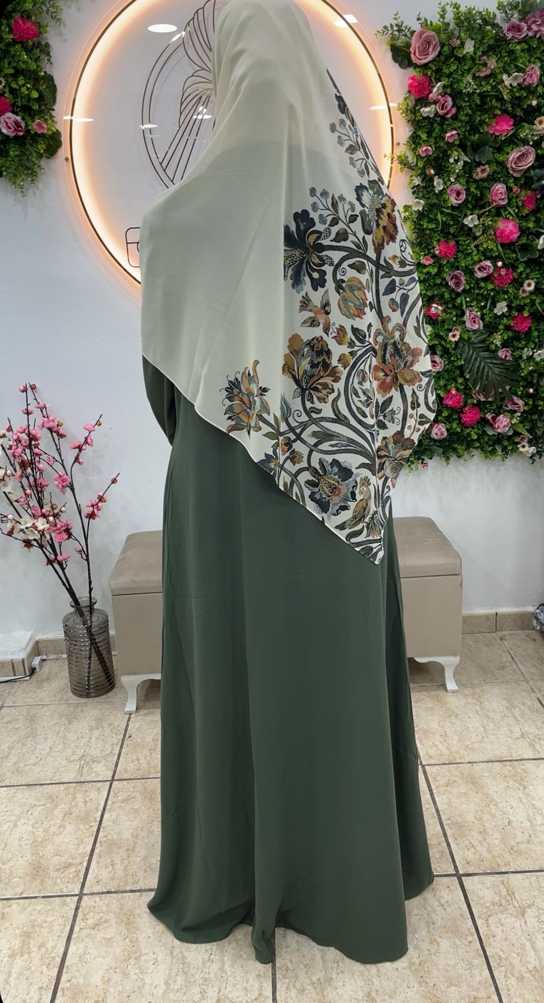 Abaya Radia